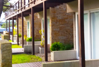Balcones y vista desde primer piso sobre calle Mercedes Sosa