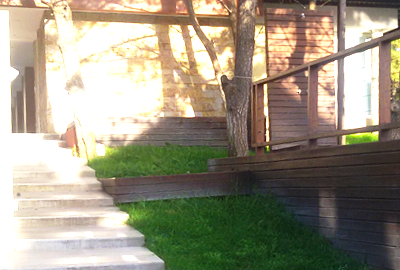 Entrada al complejo desde calle Corvina