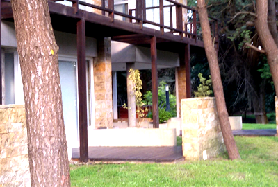 Balcones y vista desde primer piso sobre calle Mercedes Sosa